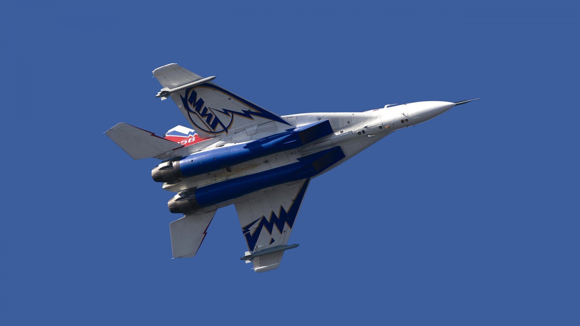 英超激烈竞争，豪门纷纷发起冲击