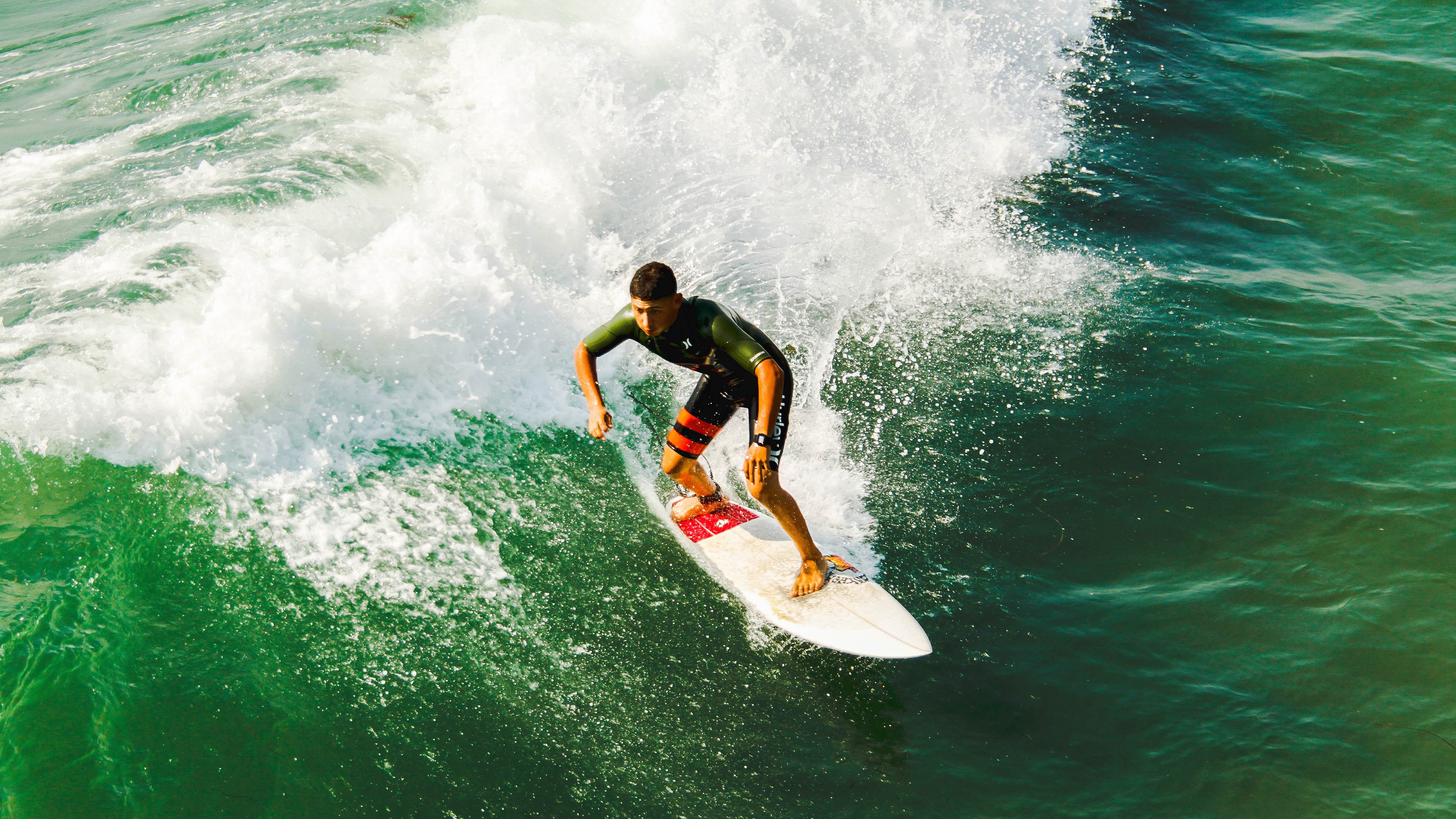 爱游戏官网充值-湖人球迷在洛杉矶举行万人游行庆祝晋级总决赛，湖人主场在洛杉矶哪里
